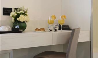 1 cama de matrimonio grande y 1 cama individual, no fumador, habitación clásica, vista interior, posibilidad de dos camas individuales