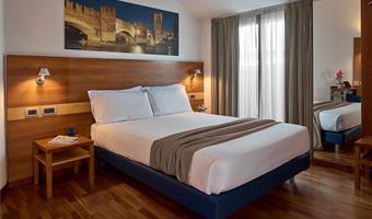 una cama matrimonial, no fumador, habitación clásica, cama francesa de 140 centímetros