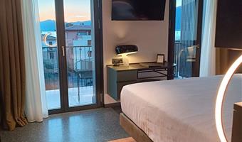 1 cama de matrimonio extragrande, no fumador, suite junior, terraza, vistas al lago