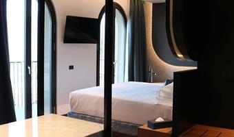 1 cama de matrimonio extragrande, no fumador, terraza, vistas al lago, sala de estar, bathtub