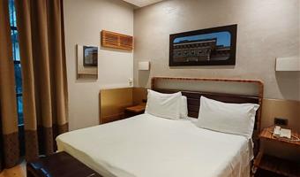 1 cama de matrimonio extragrande, no fumador,con mini spa privado compuesto por sauna, baño turco y ducha emocional y con gimnasio privado compuesto por kinesis, cinta de correr y bicicleta estática