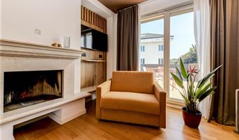 suite-1 cama de matrimonio grande, no fumador, dos sofás cama para una persona, dos terrazas, piscina privada