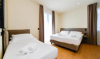 apartamento con una cama de matrimonio grande y una cama individual, no fumador, edificio anexo, cocina pequeña, posibilidad de dos camas individuales