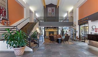 Vestíbulo del Best Western Plus Inn of Williams en Williams - 03121