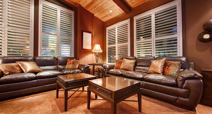 Vestíbulo del Best Western Plus Humboldt Bay Inn en Eureka - 05035