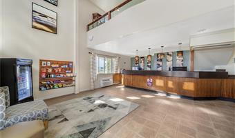 Vestíbulo del Best Western Plus Northwoods Inn en Crescent City - 05435