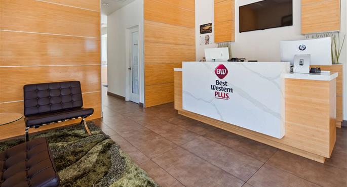 Vestíbulo del Best Western Plus Glendale en Los Angeles - 05518