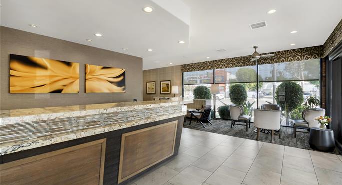 Vestíbulo del Best Western Plus Carriage Inn en Sherman Oaks - 05595