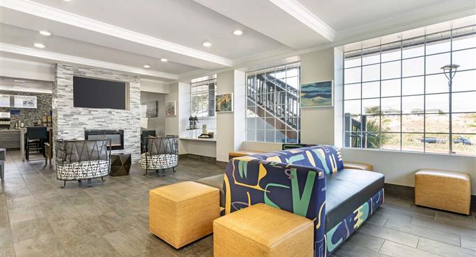 Vestíbulo del Best Western Marina State Beach en Marina - 05635