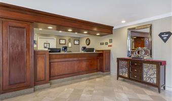 Vestíbulo del Best Western Plus Marina Shores Hotel en Dana Point - 05712