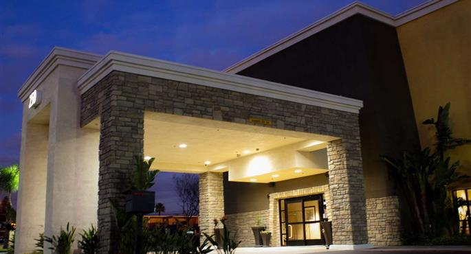 Exterior del Best Western Plus Arrowhead Hotel - Colton - 05735