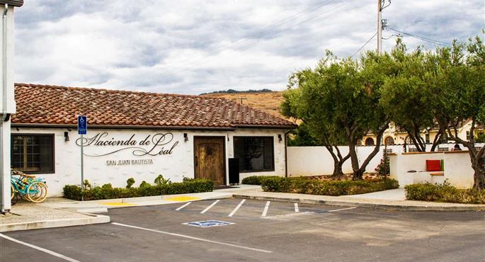 Exterior del Hacienda de Leal, BW Signature Collection - San Juan Bautista - 05776