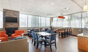 Vestíbulo del Best Western Hartford Hotel & Suites en Hartford - 07026