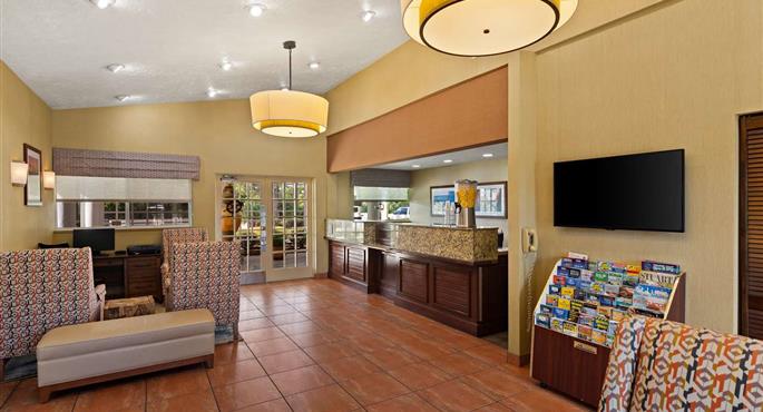 Vestíbulo del Best Western Port St.Lucie en Port Saint Lucie - 10200