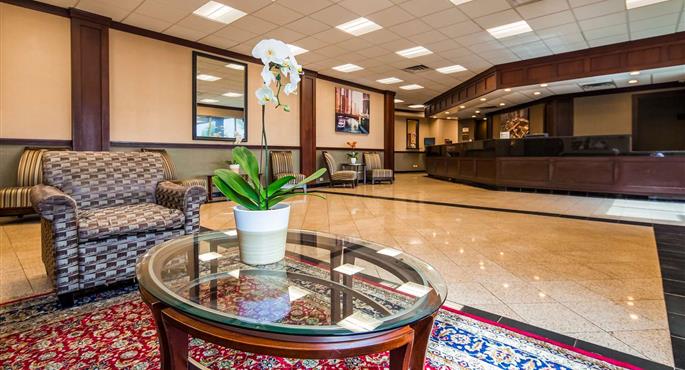 Vestíbulo del Best Western Plus Chicago Hillside en Hillside - 14180