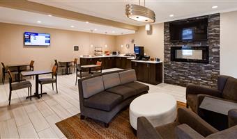 Vestíbulo del Best Western Muscatine / Pearl City Hotel en Muscatine - 16109