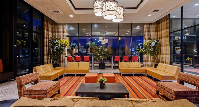 Vestíbulo del Best Western Plus Hotel & Conference Center en Baltimore - 21035