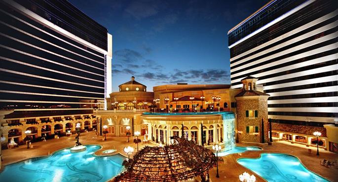 Piscina del Peppermill Resort Spa Casino, WorldHotels Elite - Reno - 29095