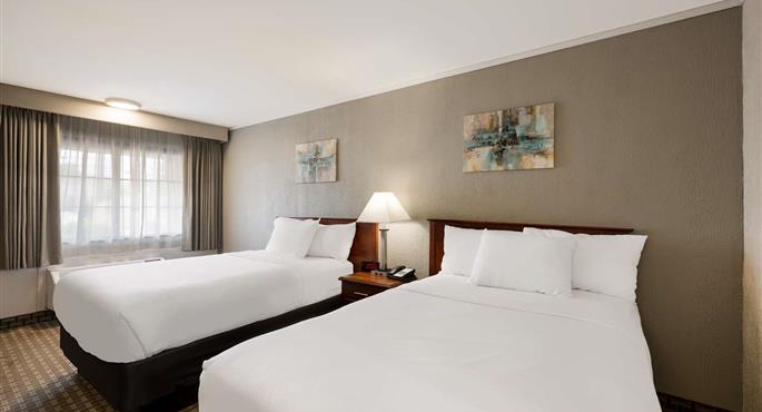 Habitación del SureStay Plus by Best Western Woodbury Inn - Woodbury - 33102