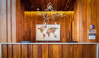 Vestíbulo del Best Western Plus Plaza Hotel en Long Island City - 33143