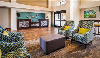Vestíbulo del Best Western Plus Yadkin Valley Inn & Suites en Jonesville - 34170