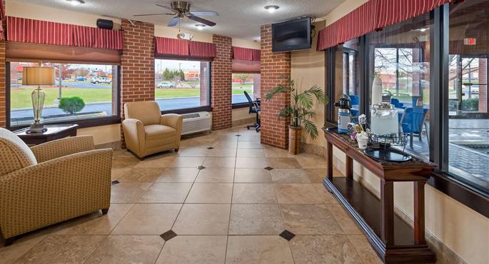 Vestíbulo del Best Western Canal Winchester Inn - Columbus South East en Canal Winchester - 36149