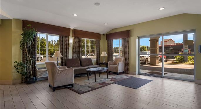 Vestíbulo del Best Western Cottage Grove Inn en Cottage Grove - 38163