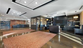 Vestíbulo del Best Western Plus Lakeview Hotel en Madison - 42056