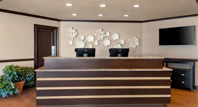 Vestíbulo del Best Western Newport Inn en Newport - 43078