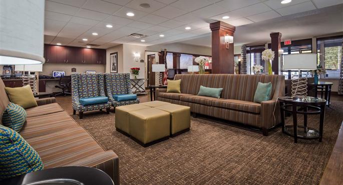 Vestíbulo del Best Western Plus Galleria Inn & Suites en Memphis - 43162