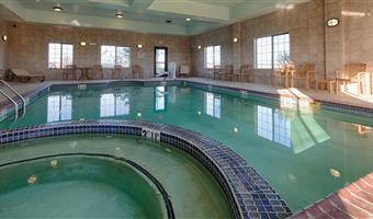 Piscina del Best Western Henrietta Inn & Suites - Henrietta - 44592