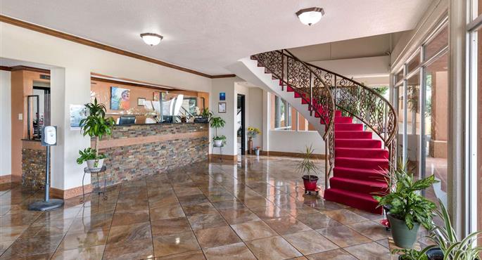 Vestíbulo del Pearl on the Concho SureStay Collection by Best Western en San Angelo - 54082