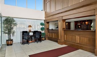 Vestíbulo del SureStay Plus by Best Western Brandywine Valley en Wilmington - 55020