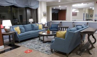 Vestíbulo del SureStay Plus by Best Western St Marys Cumberland en St.Marys - 55148