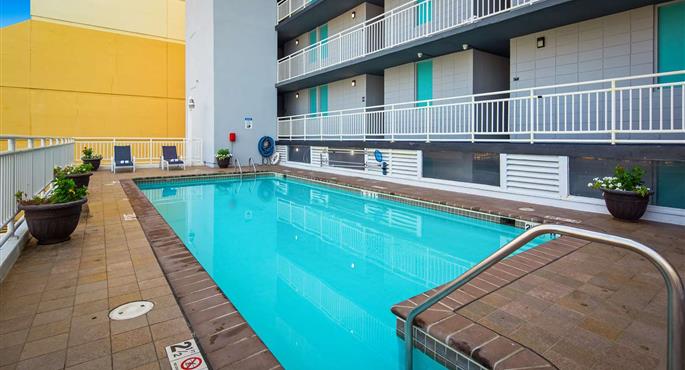 Piscina del SureStay Studio by Best Western Virginia Beach Oceanfront - Virginia Beach - 55165