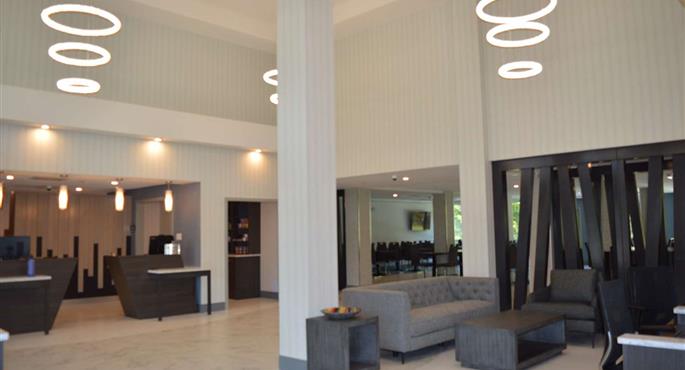 Vestíbulo del Best Western Plus Gateway to the Falls en Clearwater - 62142