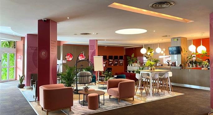 Vestíbulo del Best Western Plus Paris Saclay en Saclay - 93716