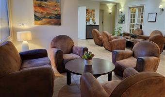 Vestíbulo del Best Western Blanche De Castille Dourdan en Dourdan - 93837