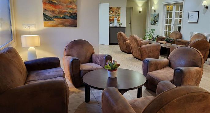 Vestíbulo del Best Western Blanche De Castille Dourdan en Dourdan - 93837