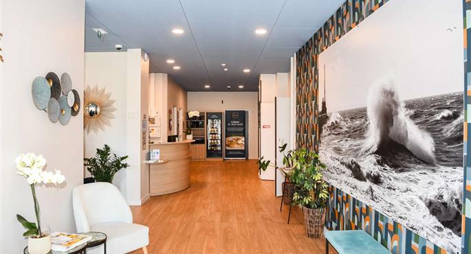 Vestíbulo del Best Western Plus Le Havre Centre Gare en Le Havre - 93939