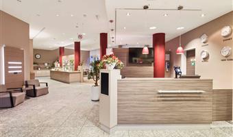 Vestíbulo del Best Western Plus Hotel Dresden City en Dresden - 95576