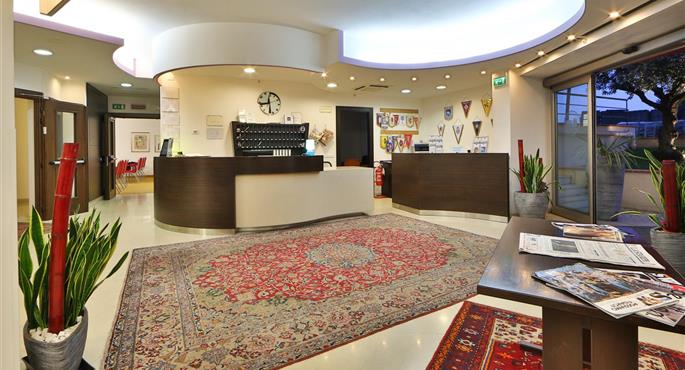 Vestíbulo del Best Western Cesena Hotel en Cesena - 98236
