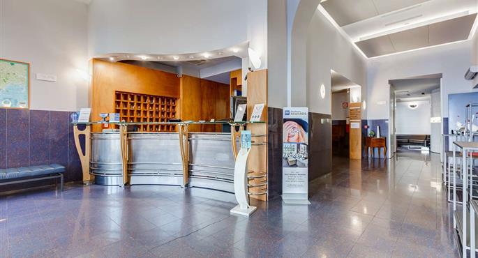 Vestíbulo del Best Western Plus Plaza Hotel en Napoles - 98247