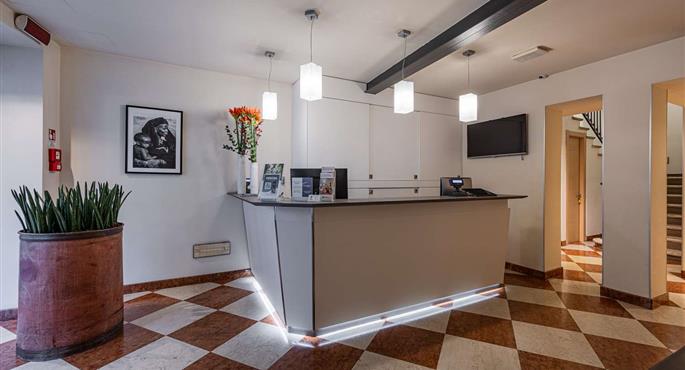 Vestíbulo del Best Western Hotel Armando en Verona - 98359