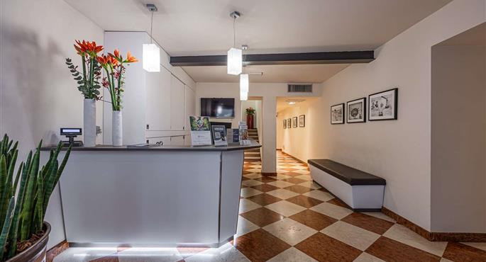 Vestíbulo del Best Western Hotel Armando en Verona - 98359