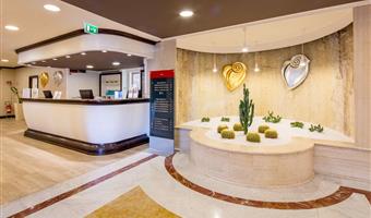 Vestíbulo del Best Western Plus Tower Hotel Bologna en Bolonia - 98361