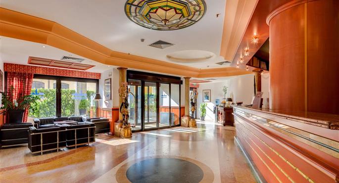 Vestíbulo del Best Western Hotel Tritone en Venezia Mestre - 98380