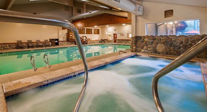 Piscine de Best Western Plus Tree House - Mount Shasta - 05243