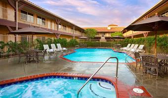 Piscine de Best Western Corona Hotel & Suites - Corona - 05769