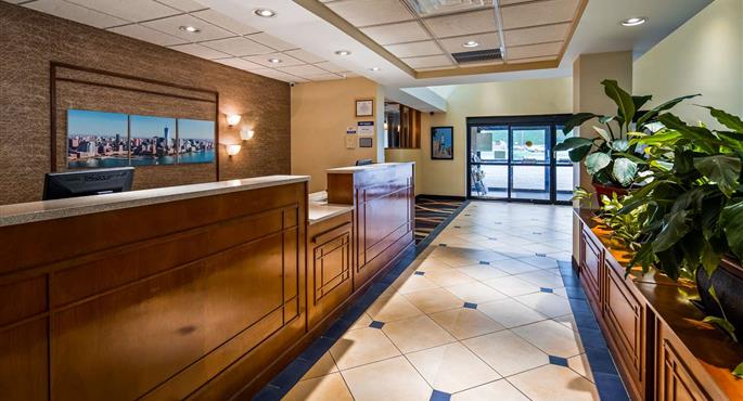 Hall de Best Western Galleria Inn & Suites à Cheektowaga - 33150